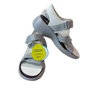 BZees Jive Wedge Strap Sandals Womens Size 8.5 New